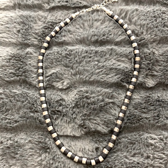 Silver and black bead necklace - Picture 3 of 4